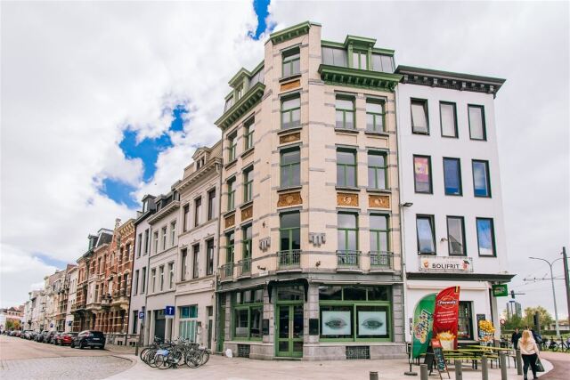 Gemeubelde luxestudio aan de Bolivarplaats