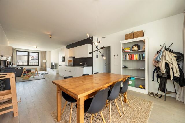 8062 5